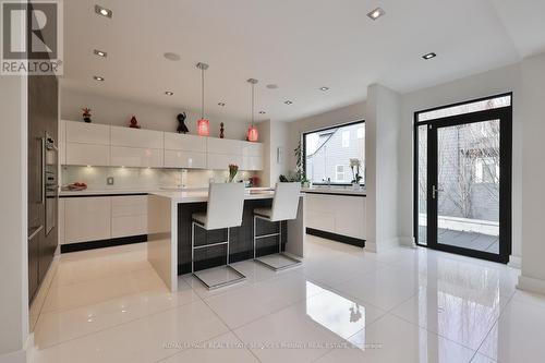 647 Montbeck Crescent, Mississauga, ON - Indoor