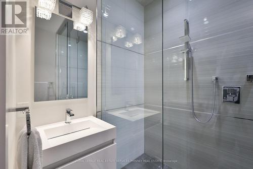 647 Montbeck Crescent, Mississauga, ON - Indoor Photo Showing Bathroom