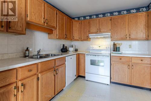 30 - 36 Champlain Crescent, Peterborough (Northcrest Ward 5), ON - Indoor Photo Showing Kitchen With Double Sink