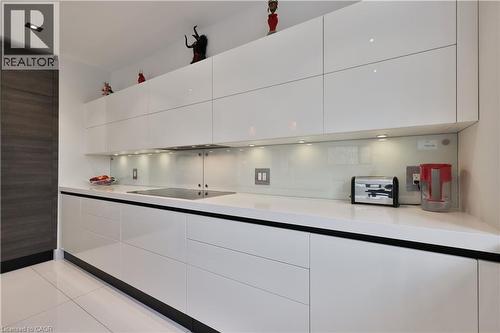 647 Montbeck Crescent, Mississauga, ON - Indoor Photo Showing Kitchen