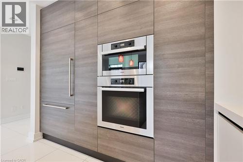 647 Montbeck Crescent, Mississauga, ON - Indoor Photo Showing Kitchen