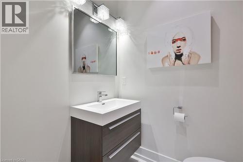 647 Montbeck Crescent, Mississauga, ON - Indoor Photo Showing Bathroom