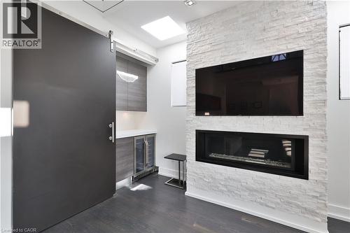 647 Montbeck Crescent, Mississauga, ON - Indoor Photo Showing Living Room With Fireplace