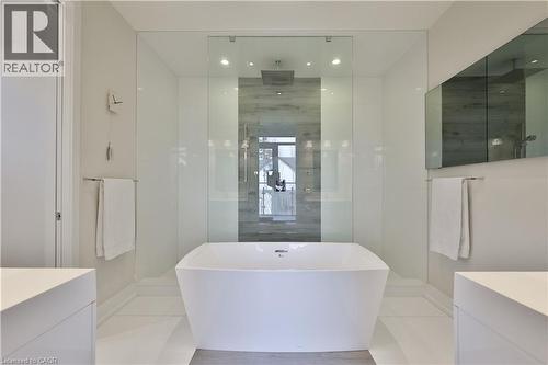 647 Montbeck Crescent, Mississauga, ON - Indoor Photo Showing Bathroom