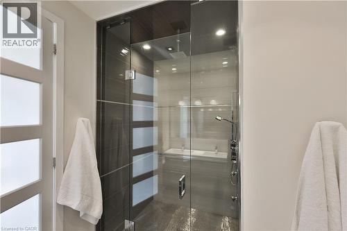647 Montbeck Crescent, Mississauga, ON - Indoor Photo Showing Bathroom