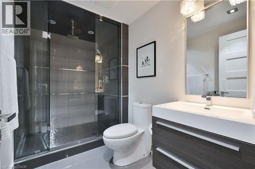 647 Montbeck Crescent, Mississauga, ON - Indoor Photo Showing Bathroom