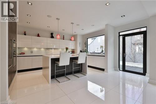 647 Montbeck Crescent, Mississauga, ON - Indoor