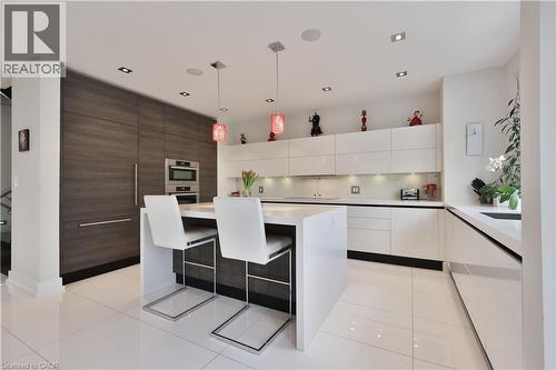 647 Montbeck Crescent, Mississauga, ON - Indoor Photo Showing Kitchen