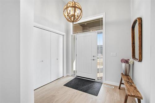 4 Orchard Gate Oak Bluff West - 4 Orchard Gate, Oak Bluff, MB - Indoor Photo Showing Other Room