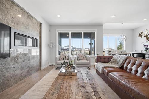 4 Orchard Gate Oak Bluff West - 4 Orchard Gate, Oak Bluff, MB - Indoor Photo Showing Living Room