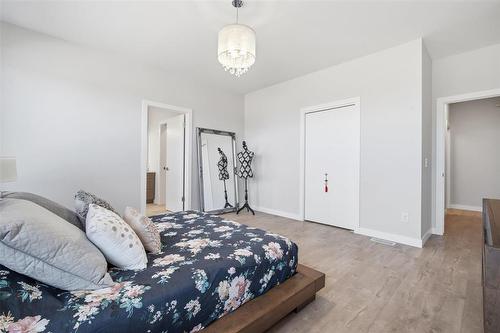 4 Orchard Gate, Oak Bluff, MB - Indoor Photo Showing Bedroom