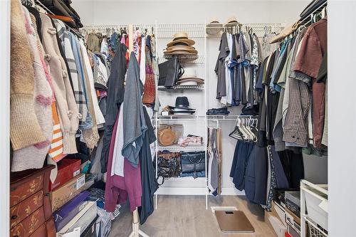 4 Orchard Gate, Oak Bluff, MB - Indoor With Storage