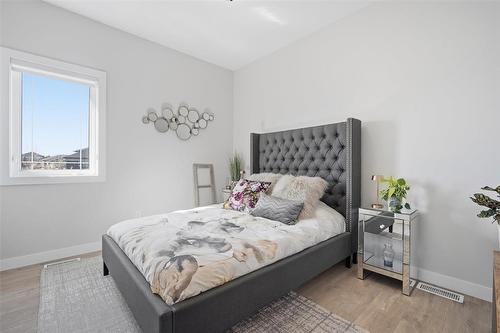 4 Orchard Gate, Oak Bluff, MB - Indoor Photo Showing Bedroom