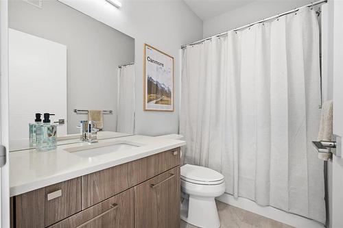 4 Orchard Gate, Oak Bluff, MB - Indoor Photo Showing Bathroom
