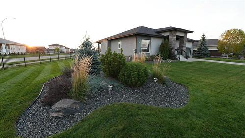 Seasonal Photo - 4 Orchard Gate, Oak Bluff, MB - Outdoor