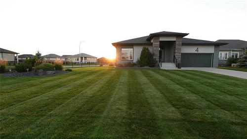 Seasonal Photo - 4 Orchard Gate, Oak Bluff, MB - Outdoor