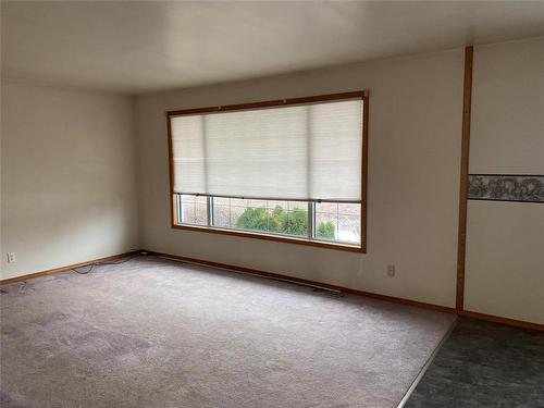 142 Mound Avenue, Pilot Mound, MB - Indoor Photo Showing Other Room