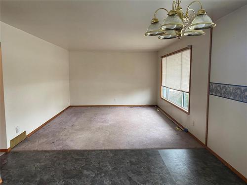 142 Mound Avenue, Pilot Mound, MB - Indoor Photo Showing Other Room