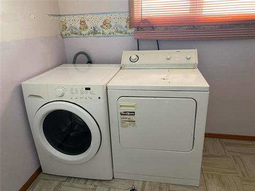 142 Mound Avenue, Pilot Mound, MB - Indoor Photo Showing Laundry Room
