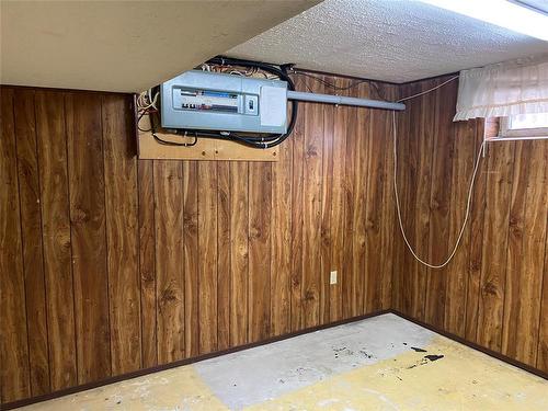 142 Mound Avenue, Pilot Mound, MB - Indoor