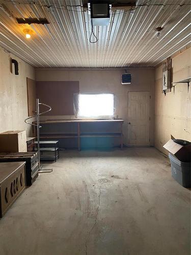 142 Mound Avenue, Pilot Mound, MB - Indoor Photo Showing Garage