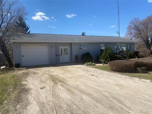 142 Mound Avenue, Pilot Mound, MB - Outdoor