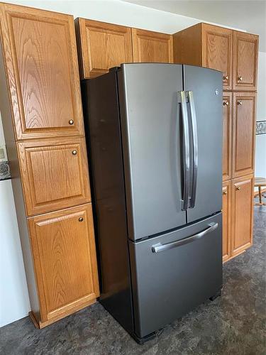 142 Mound Avenue, Pilot Mound, MB - Indoor Photo Showing Kitchen