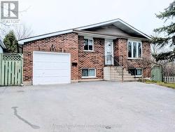 B2 - 241 COUNTRY HILL DRIVE Kitchener, ON N2E 2C1