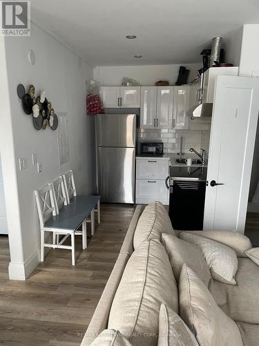 66 Wellington Street S, Hamilton, ON - Indoor Photo Showing Kitchen
