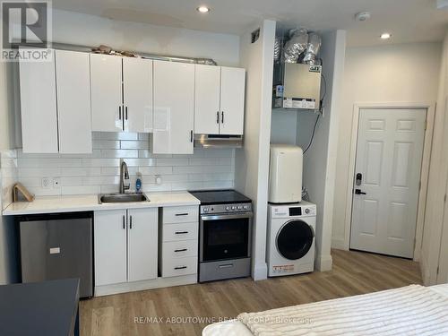66 Wellington Street S, Hamilton, ON - Indoor Photo Showing Kitchen