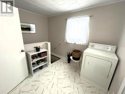 Main Floor Entryway - 