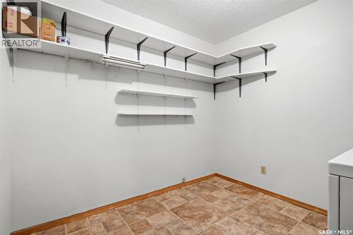 331 960 Assiniboine Avenue, Regina, SK - Indoor