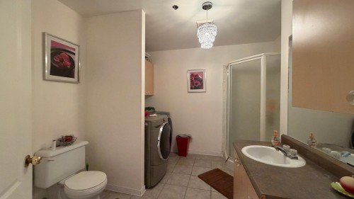 Salle de bains - 805-7680 Boul. Marie-Victorin, Brossard, QC - Indoor