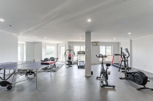 Salle d'exercice - 805-7680 Boul. Marie-Victorin, Brossard, QC - Indoor Photo Showing Gym Room