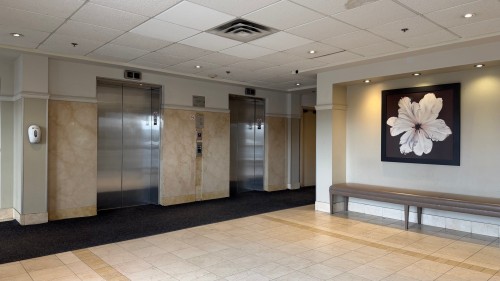 Ascenseur - 805-7680 Boul. Marie-Victorin, Brossard, QC - Indoor Photo Showing Other Room