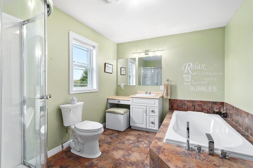 Salle de bains - 75 Ch. Laforest, Litchfield, QC - Indoor Photo Showing Bathroom