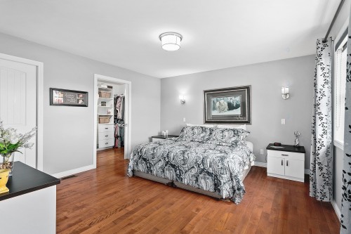 Chambre à coucher principale - 75 Ch. Laforest, Litchfield, QC - Indoor Photo Showing Bedroom