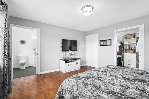 Chambre à coucher principale - 75 Ch. Laforest, Litchfield, QC - Indoor Photo Showing Bedroom