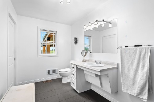 Salle de bains attenante à la CCP - 75 Ch. Laforest, Litchfield, QC - Indoor Photo Showing Bathroom