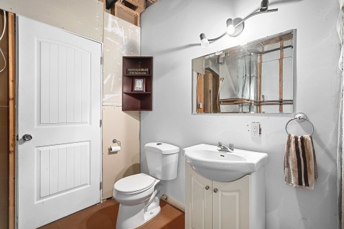 Salle d'eau - 75 Ch. Laforest, Litchfield, QC - Indoor Photo Showing Bathroom