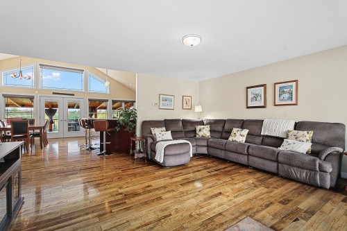 Salon - 75 Ch. Laforest, Litchfield, QC - Indoor Photo Showing Living Room