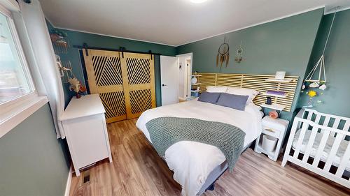 2620 3Rd Street, Cranbrook, BC - Indoor Photo Showing Bedroom