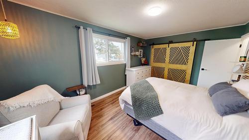 2620 3Rd Street, Cranbrook, BC - Indoor Photo Showing Bedroom