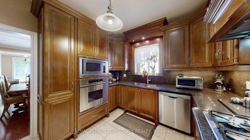 134 Hadrian Drive, Toronto, ON - Indoor Photo Showing Kitchen With Double Sink