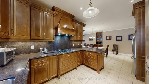 134 Hadrian Drive, Toronto, ON - Indoor Photo Showing Kitchen