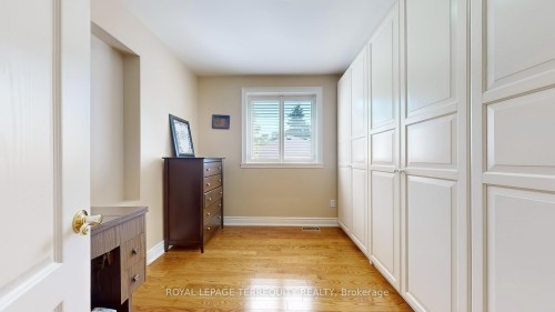 134 Hadrian Drive, Toronto, ON - Indoor Photo Showing Other Room