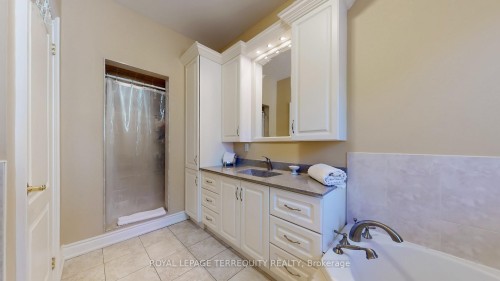 134 Hadrian Drive, Toronto, ON - Indoor Photo Showing Bathroom