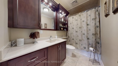 134 Hadrian Drive, Toronto, ON - Indoor Photo Showing Bathroom