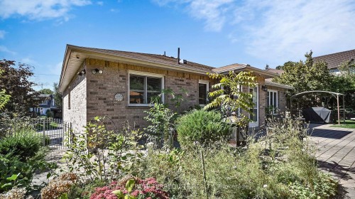 134 Hadrian Drive, Toronto, ON - Outdoor