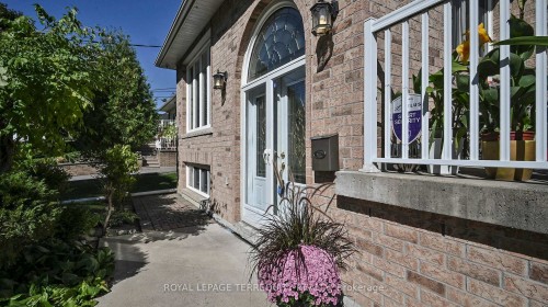 134 Hadrian Drive, Toronto, ON - Outdoor